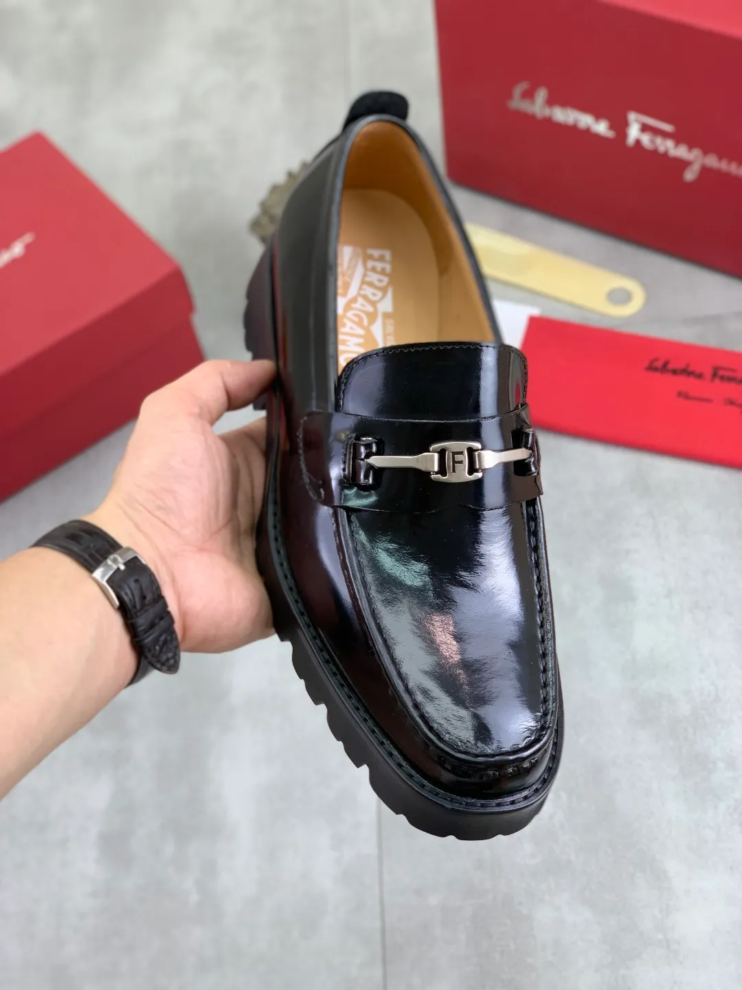 Men's Men's Shoes 💰P480💰[New Style] Water-dyed Niuli 🆘[Salvatore Ferragamo] Ferragamo's latest casual business leather shoes for men! Listed simultaneously! The fabric is made of specially imported original calfskin, and the interior is made of imported water-dyed cowhide. It is absolutely luxurious and leads the fashion trend. Matching code: 38-44 (45 and 46 can be customized) Multiple colors available